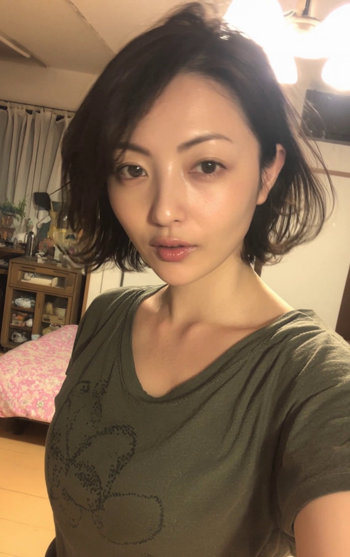 ママのキス顔動画で心もほっこり、年上女性の魅力再発見！